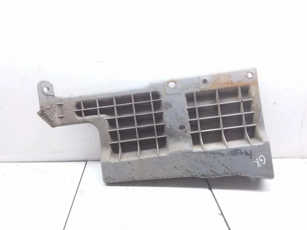 Rear bumper mounting bracket – KIA Sorento (2002-2009)
