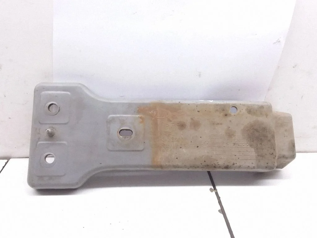 Rear bumper mounting bracket – KIA Sorento (2002-2009)