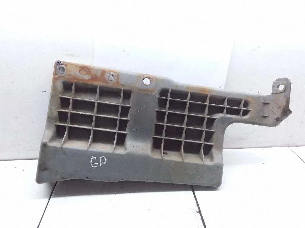 Rear bumper mounting bracket – KIA Sorento (2002-2009)