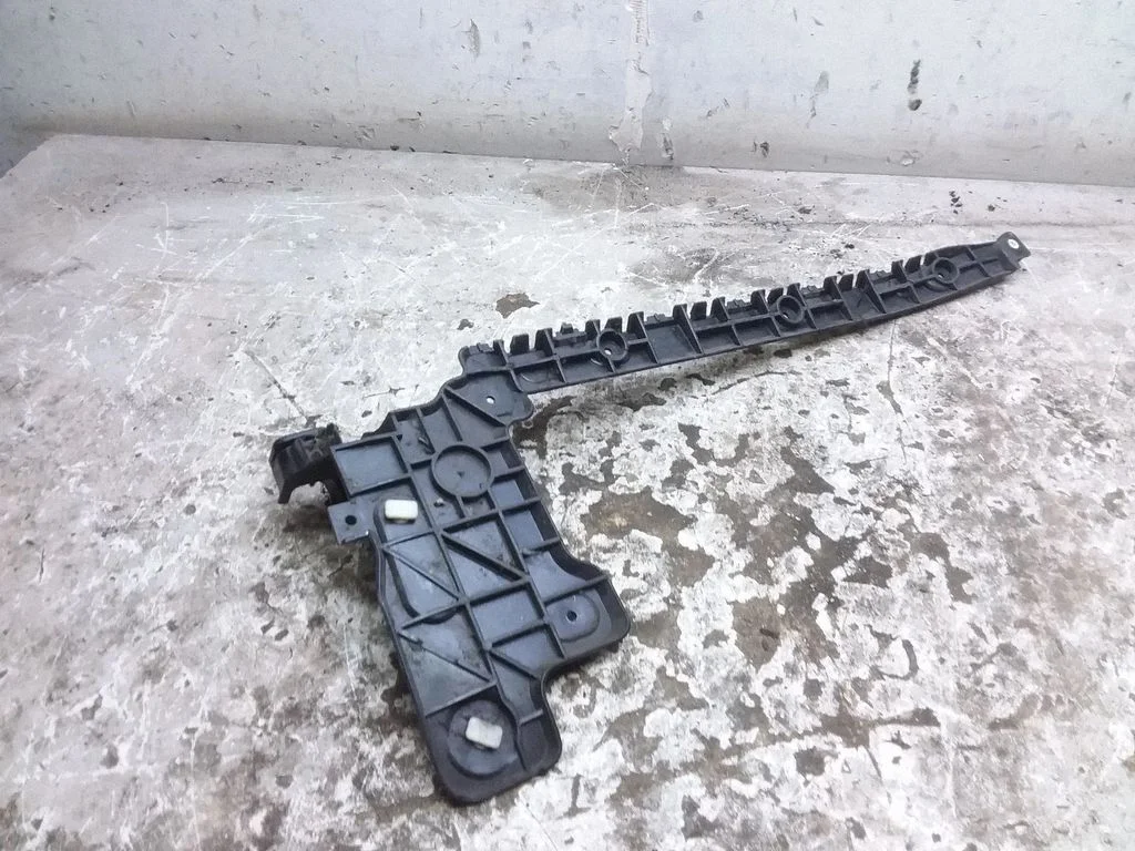 Tagumise kaitseraua kinnitusklamber – Ford Transit Custom (2013-2023)