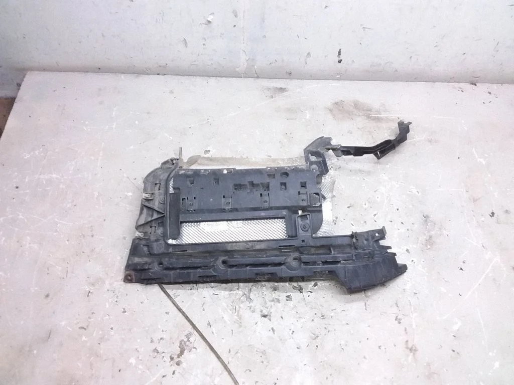 Rear bumper mounting bracket – Land Rover Range Rover L405 (2013-2021)