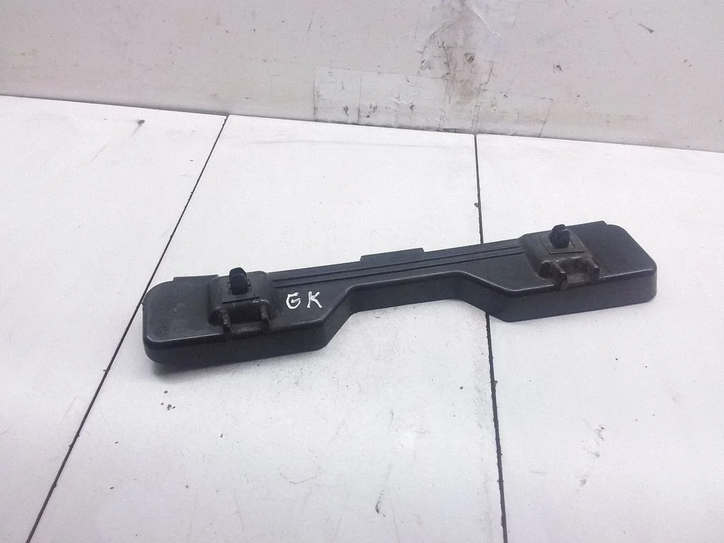 Rear bumper mounting bracket 866131D000