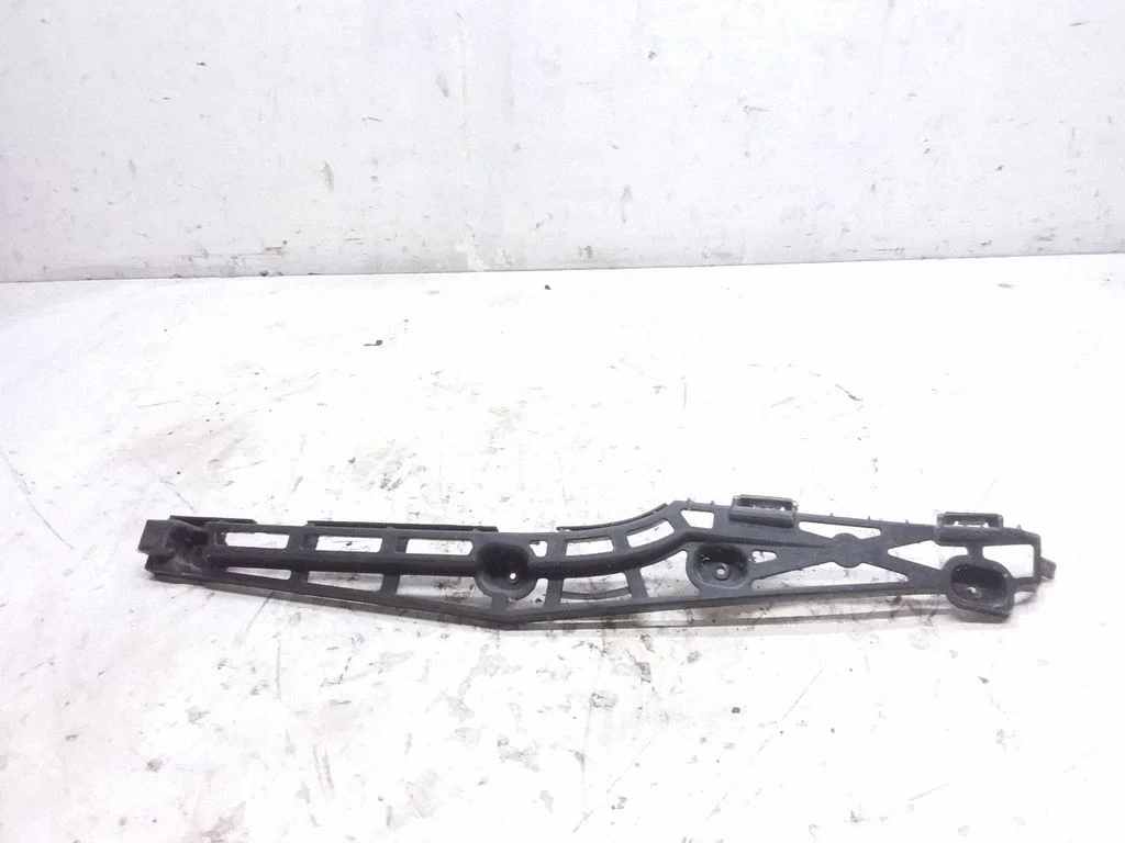 Rear bumper mounting bracket – Opel Insignia A (2008-2017)