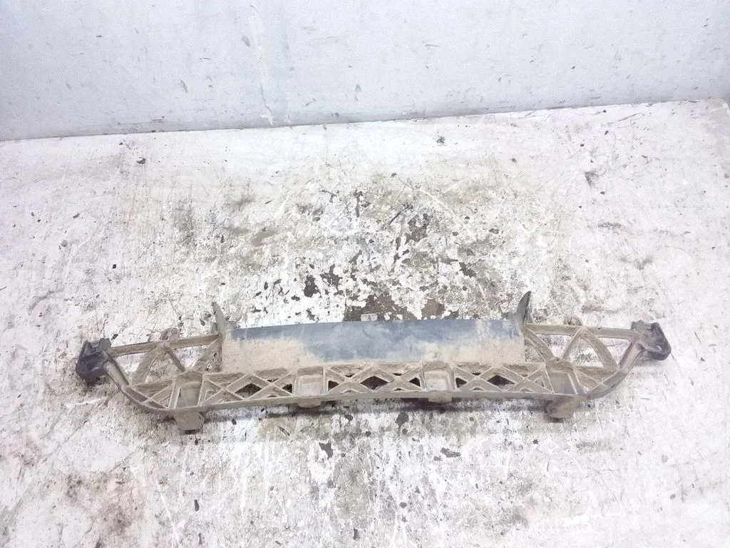 Tagumise kaitseraua kinnitusklamber – Audi Q7 4L (2005-2015)