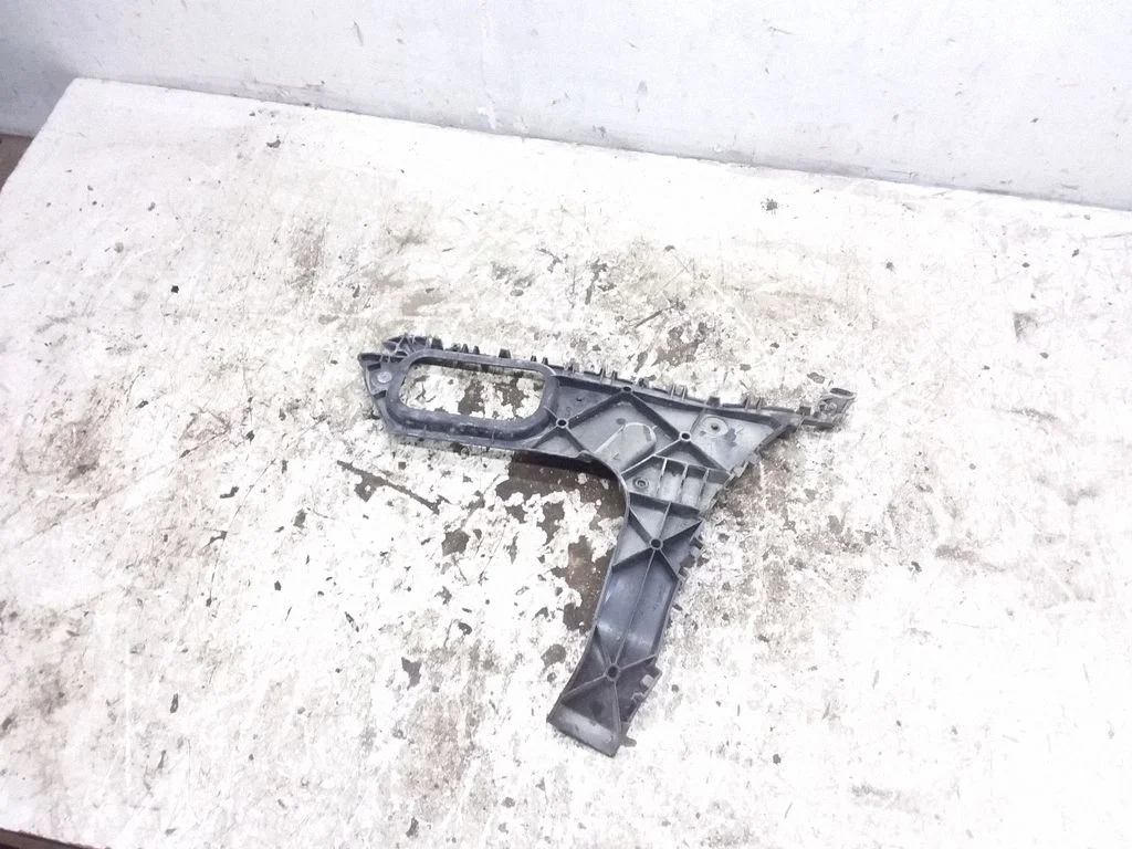 Rear bumper mounting bracket 4L0807454A
