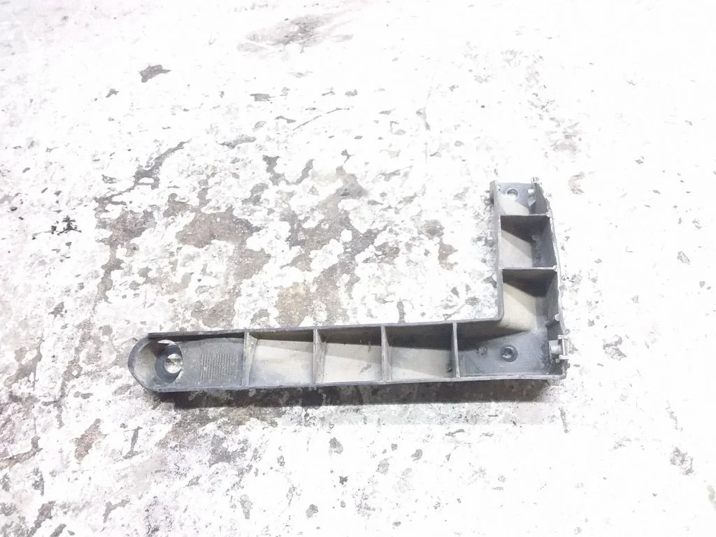 Rear bumper mounting bracket – Volkswagen Touareg I (2002-2010)