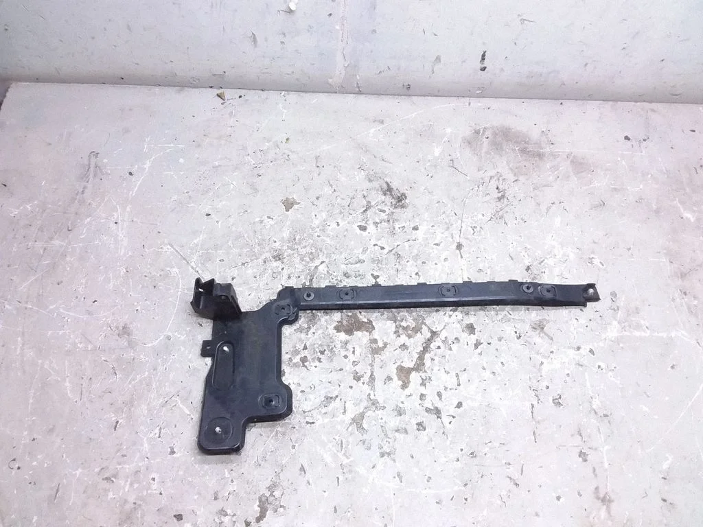 Rear bumper mounting bracket – Ford Transit Custom (2013-2023)