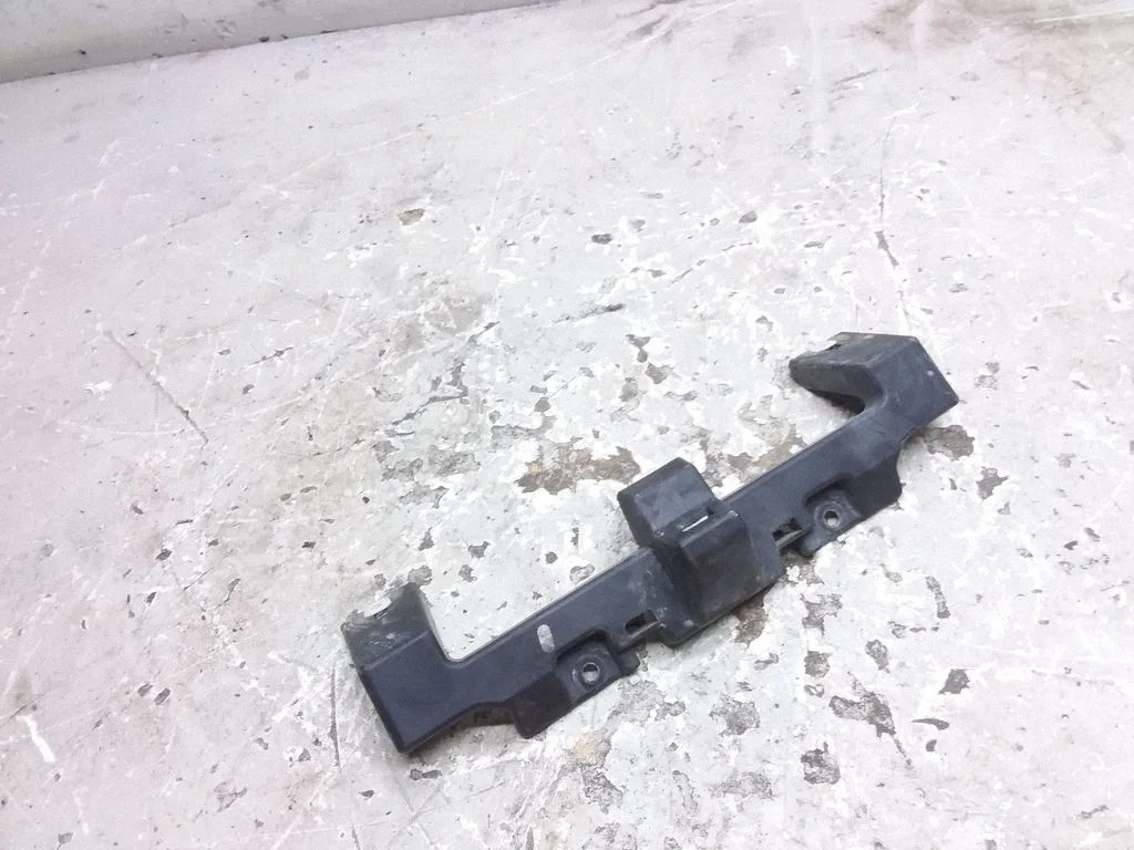 Aizmugurējā bufera turētājs – Land Rover Range Rover L405 (2013-2021)