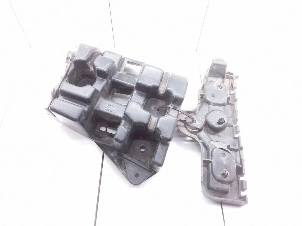 Rear bumper mounting bracket – Peugeot 207 CC (2007-2014)