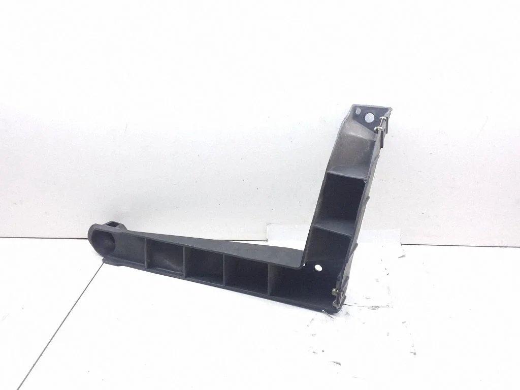 Rear bumper mounting bracket – Volkswagen Touareg I (2002-2010)