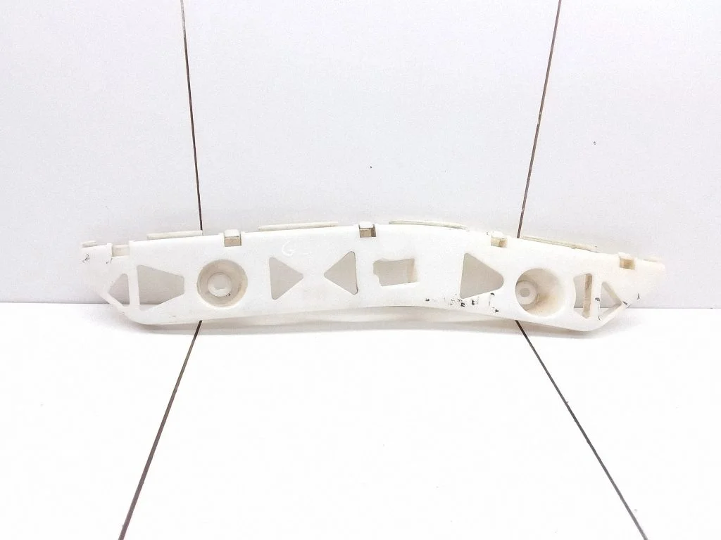 Rear bumper mounting bracket C235502H1