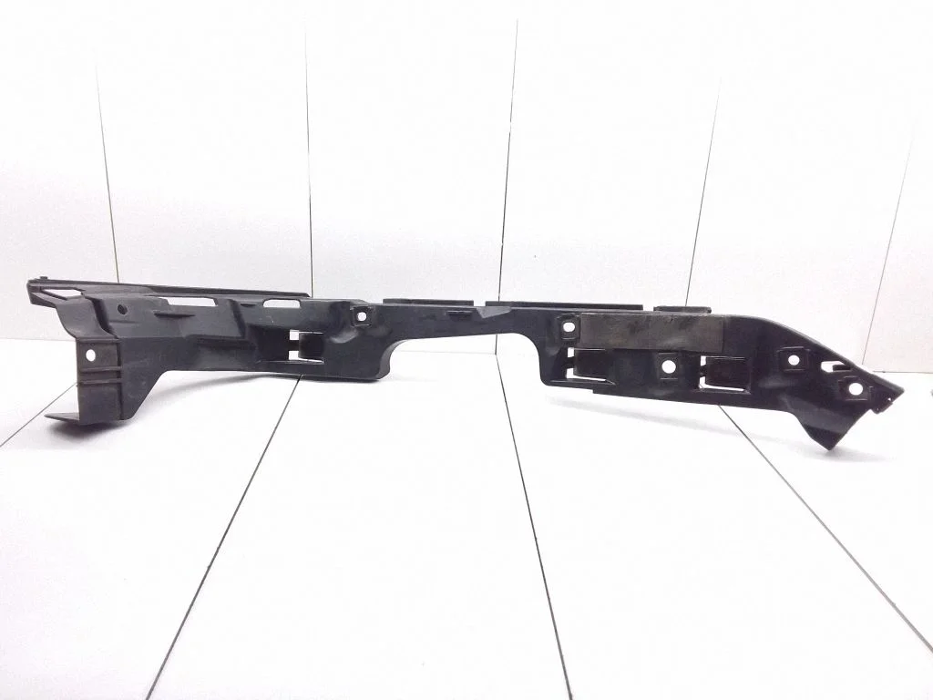 Rear bumper mounting bracket – Seat Cordoba (6L) (2002-2009)