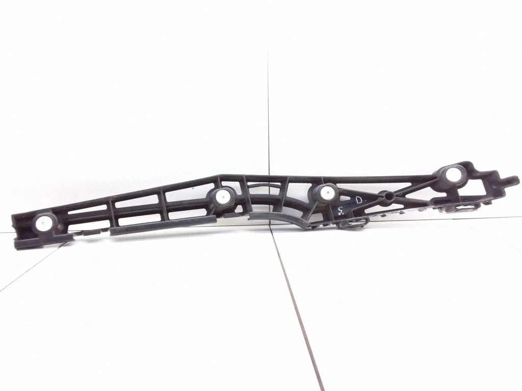 Rear bumper mounting bracket 13238838
