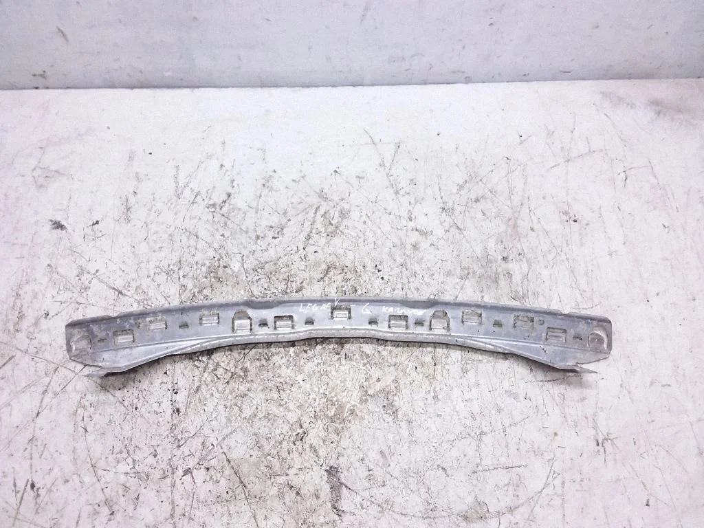 Rear bumper mounting bracket