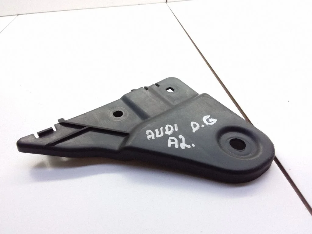 Rear bumper mounting bracket