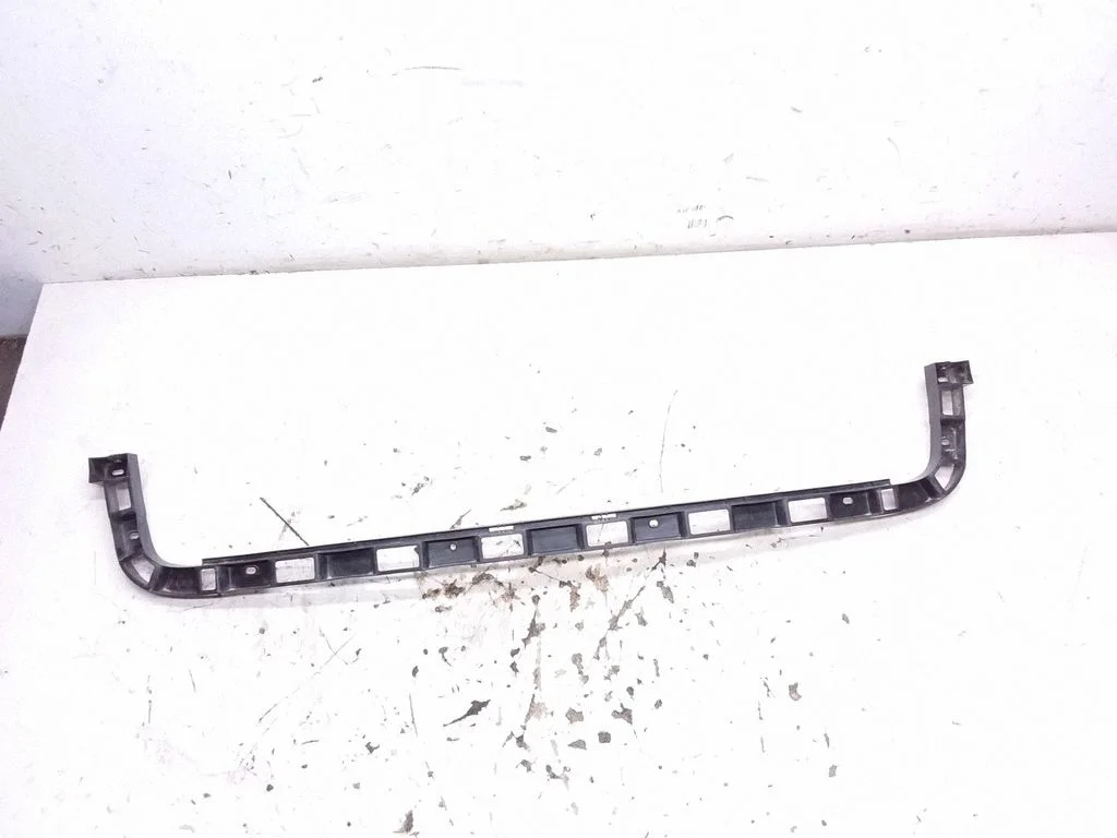 Rear bumper mounting bracket 6Q6807863