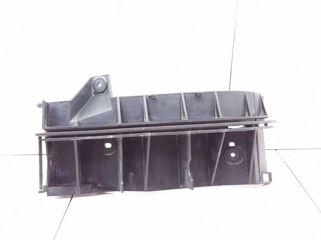 Rear bumper mounting bracket