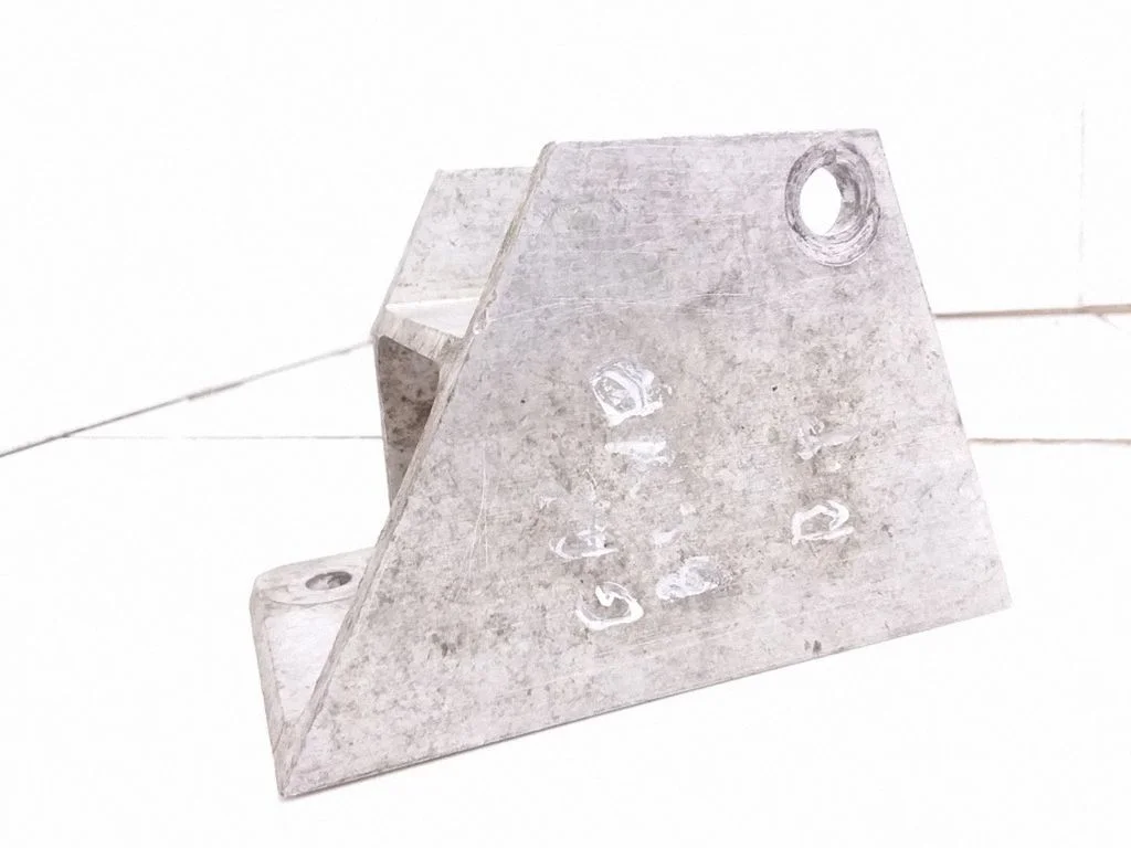 Rear bumper mounting bracket 8Z0807553