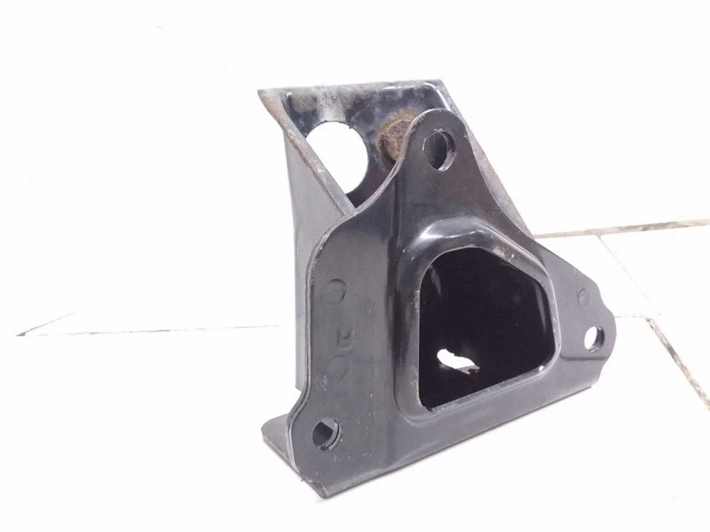 Tagumise kaitseraua kinnitusklamber – Subaru Outback (2007-2009)