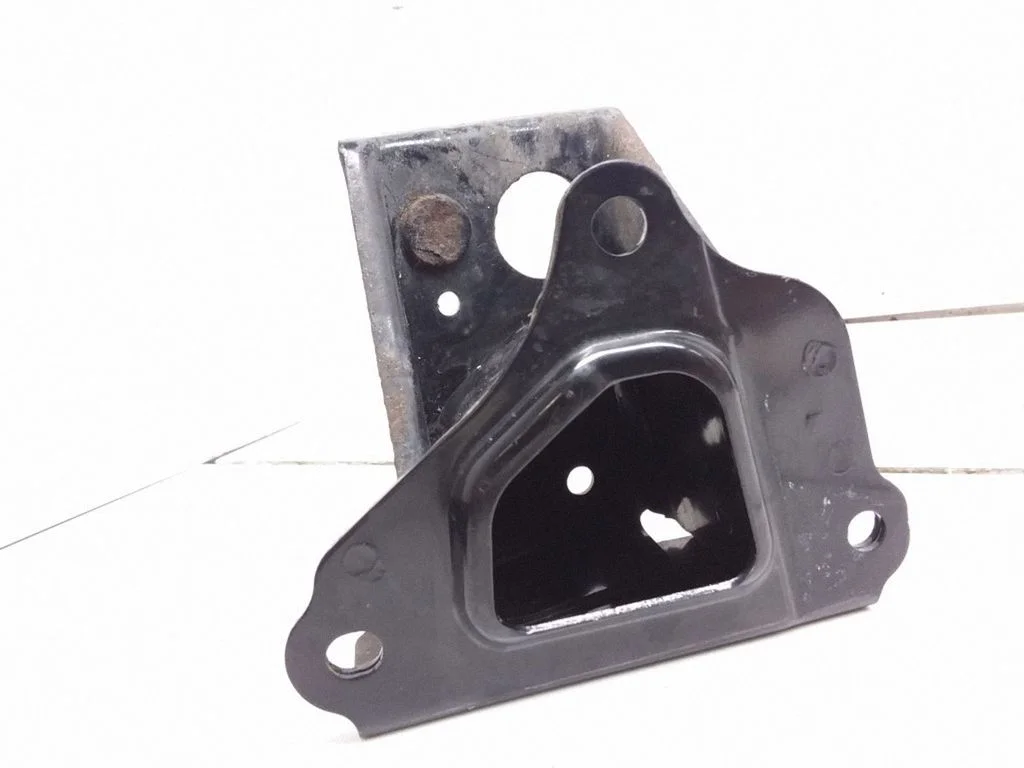 Tagumise kaitseraua kinnitusklamber – Subaru Outback (2007-2009)