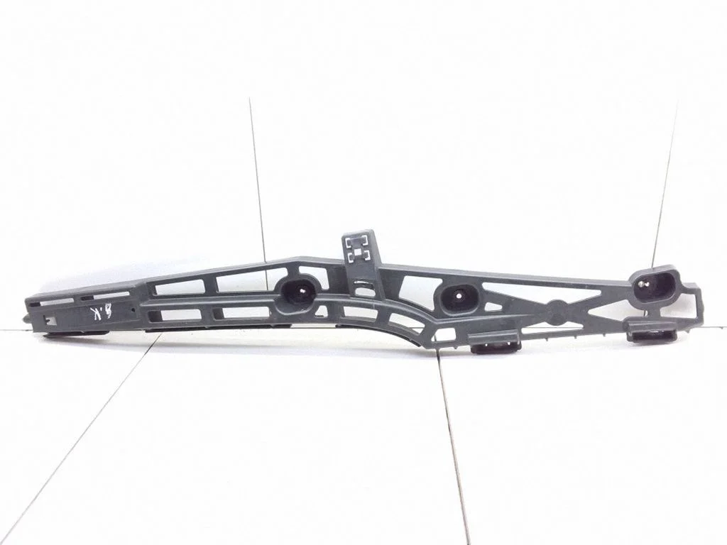 Rear bumper mounting bracket 13238837