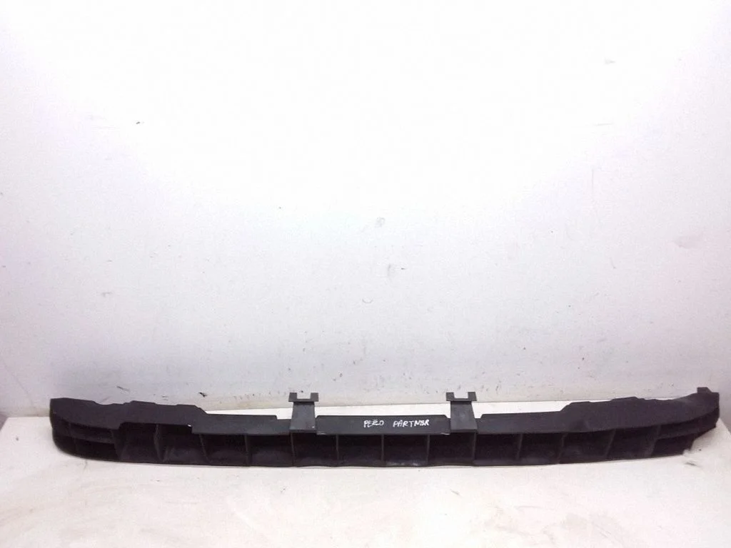 Rear bumper mounting bracket