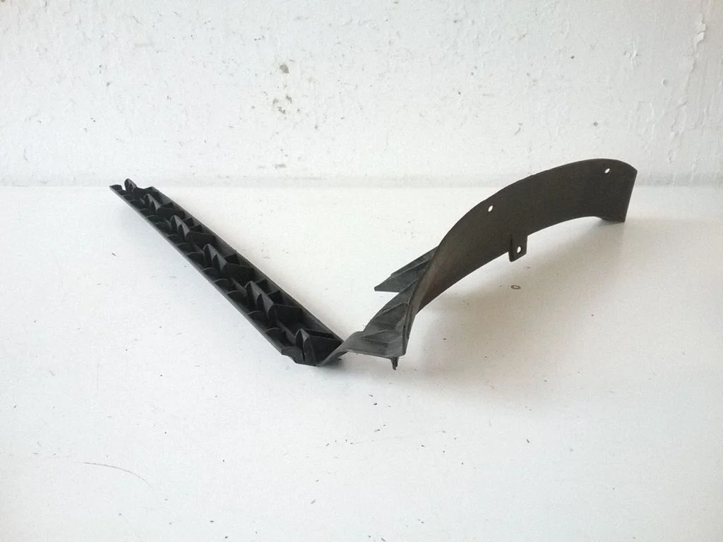 Rear bumper mounting bracket 3B5807393A