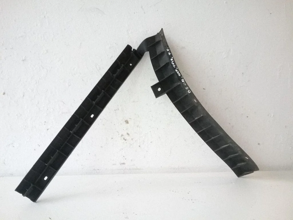 Rear bumper mounting bracket 3B5807394A