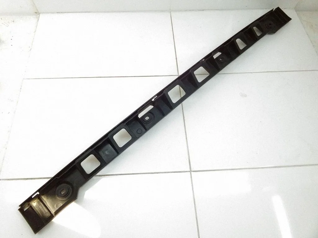 Rear bumper mounting bracket 5M0807863