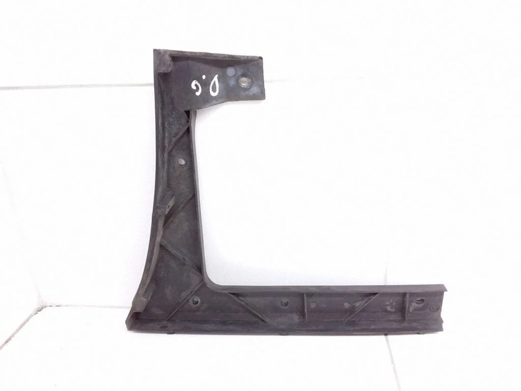 Rear bumper mounting bracket 4676342U