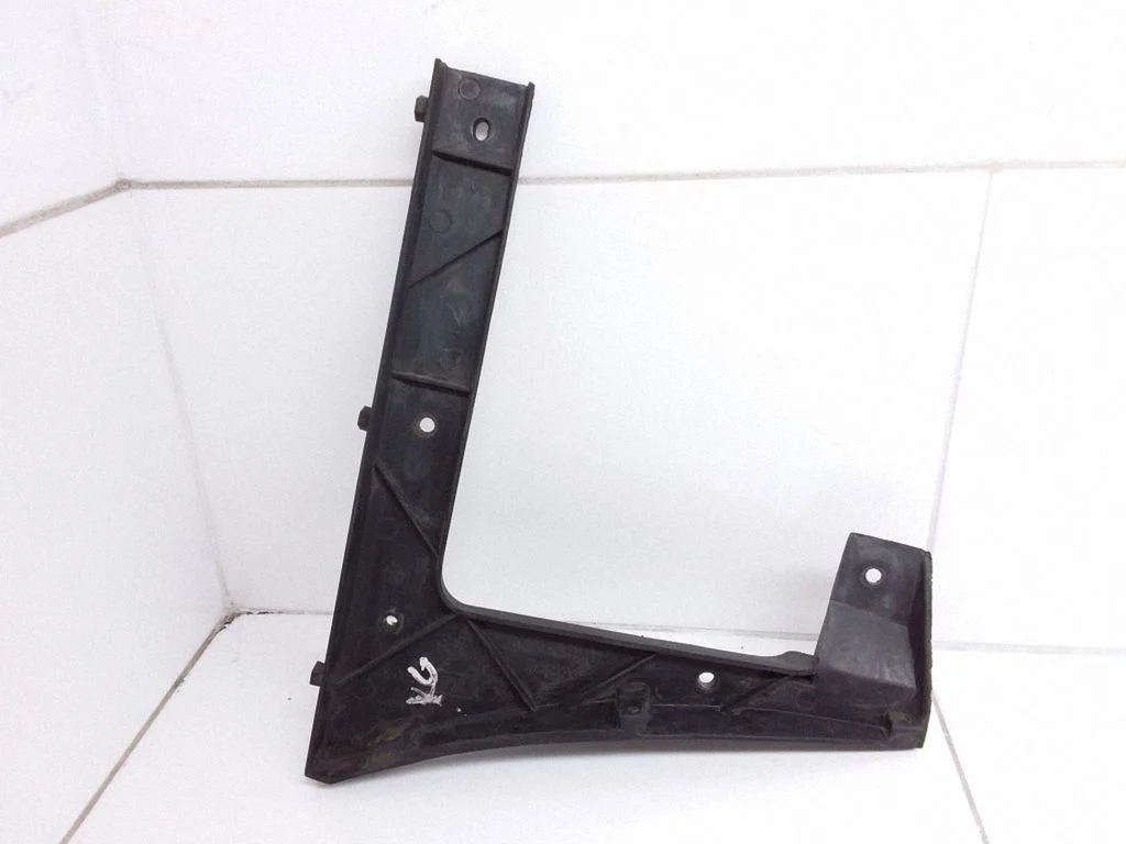 Rear bumper mounting bracket 4676343U