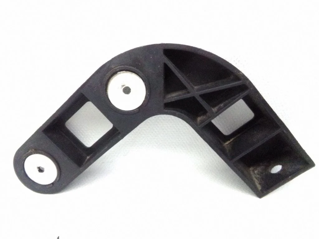 Rear bumper mounting bracket 13238833