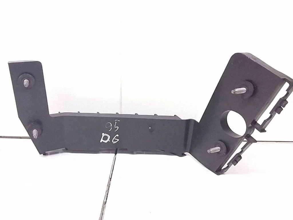 Rear bumper mounting bracket – Saab 9-5 (2006-2010)