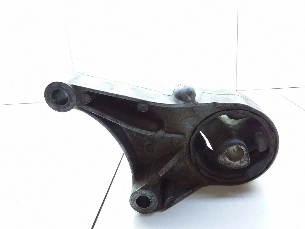 Gearbox mount V05456