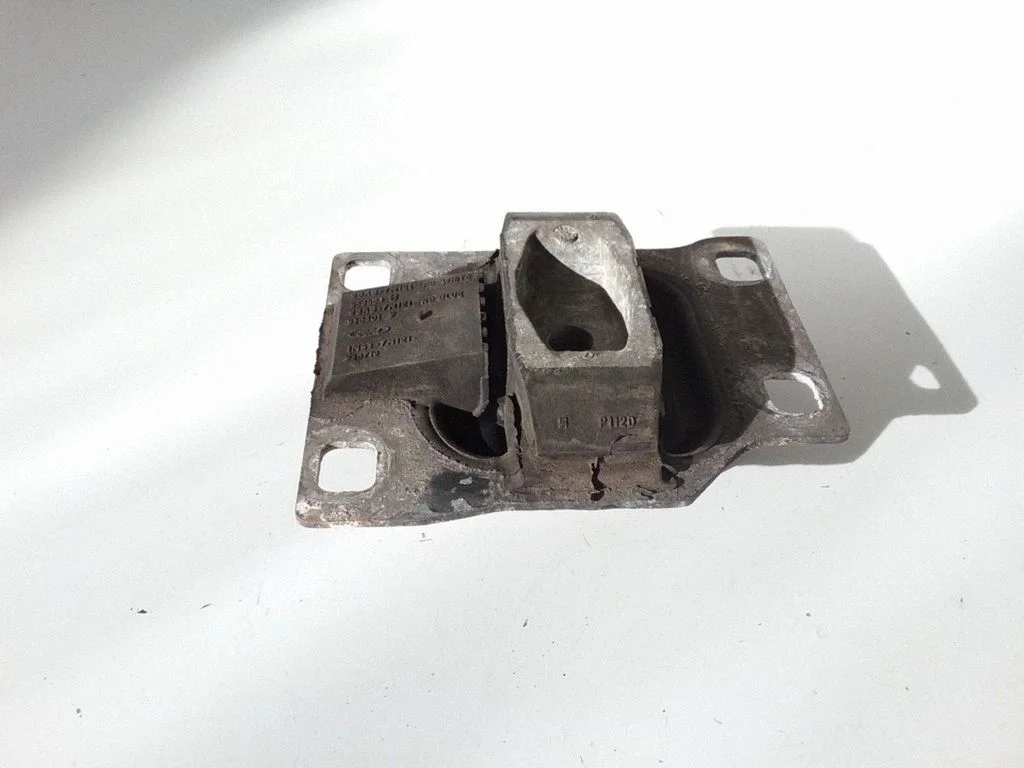 Gearbox mount 96AB7M121