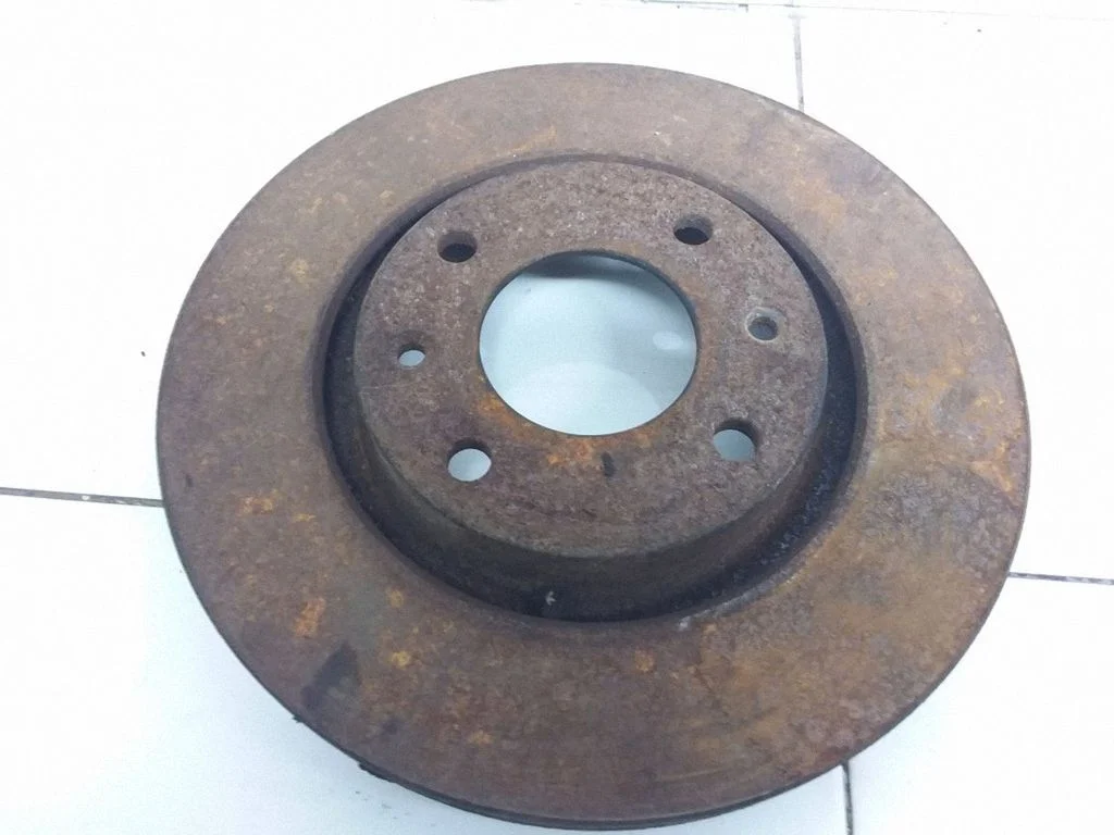 Front brake disc – right