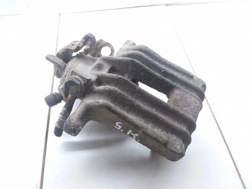 Rear brake caliper – rear left