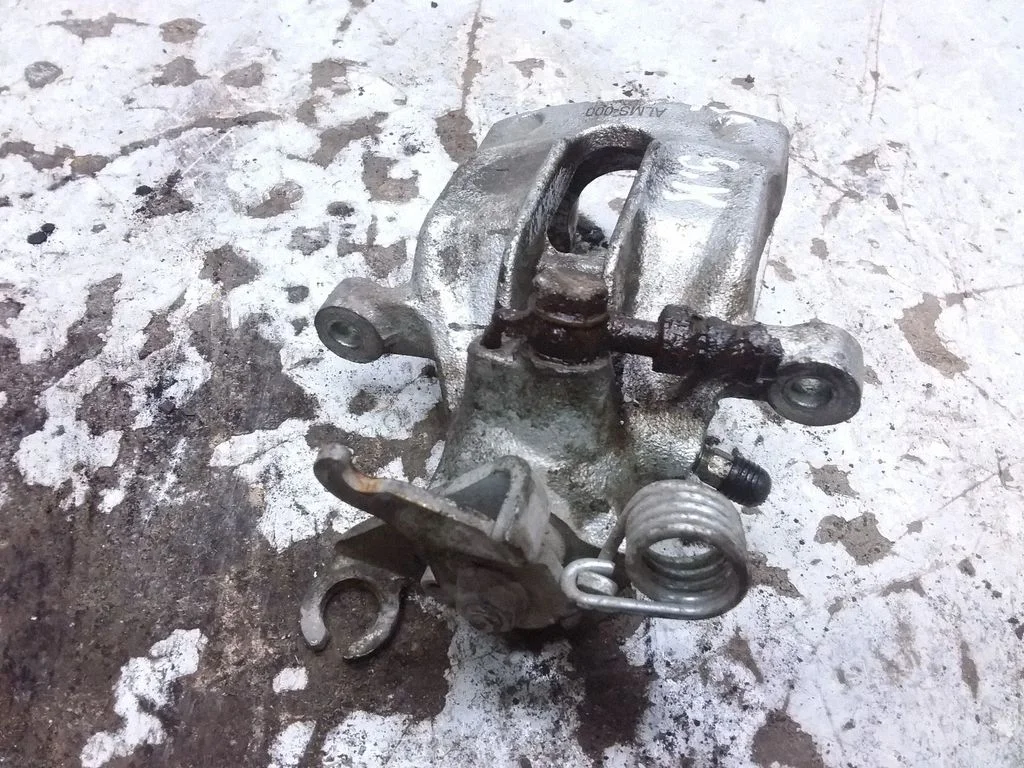 Tagumine pidurisadul – Volvo S40, V40 (1995-2004)