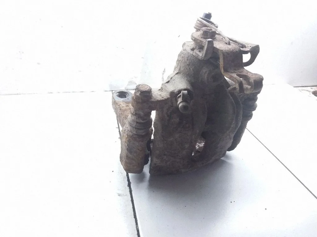 Rear brake caliper – rear left