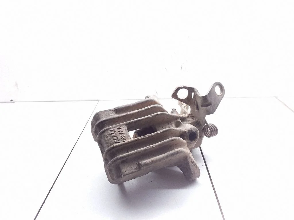 Rear brake caliper – rear right