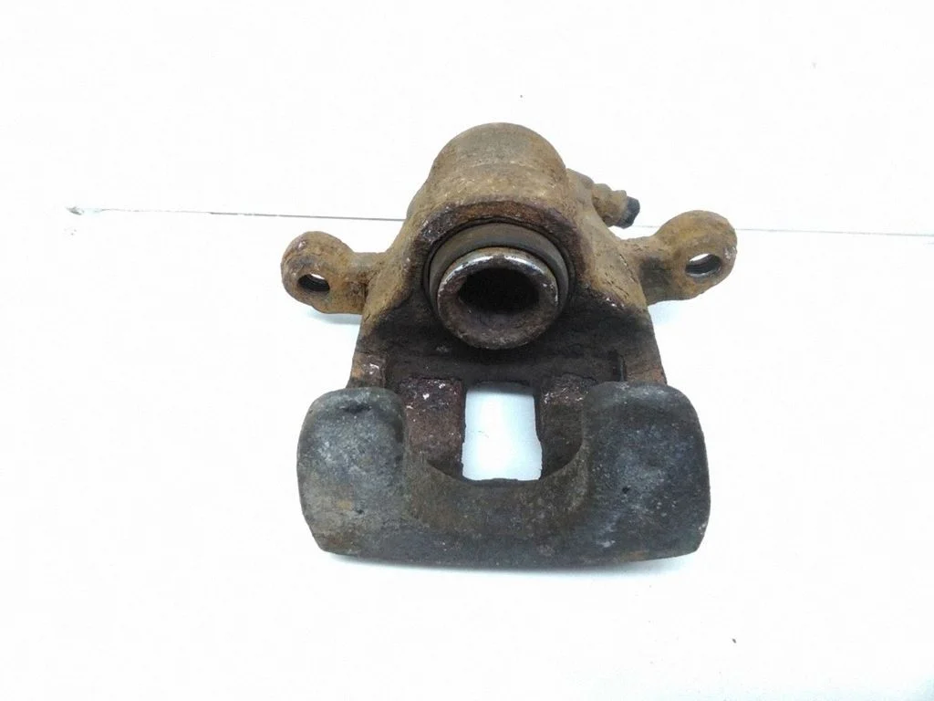 Rear brake caliper – Nissan X-Trail T30 (2001-2007)