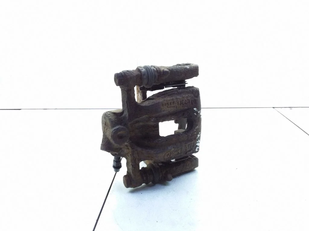 Rear brake caliper – rear right