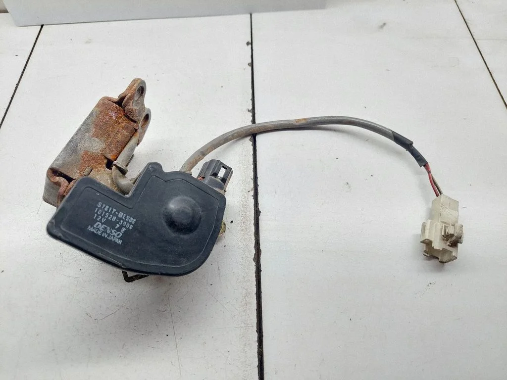 Aizmugurējā vāka slēdzene S781TBL500