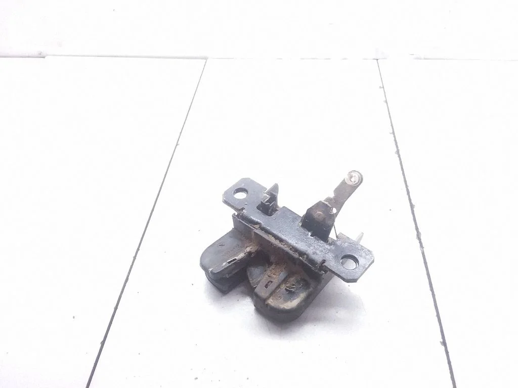 Tailgate/trunk/boot lock/catch/latch – Volkswagen Golf IV (1998-2005)