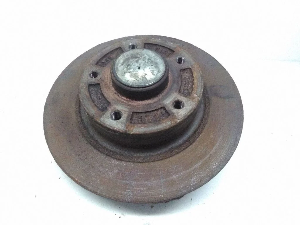 Aizmugurējais bremžu disks – labā