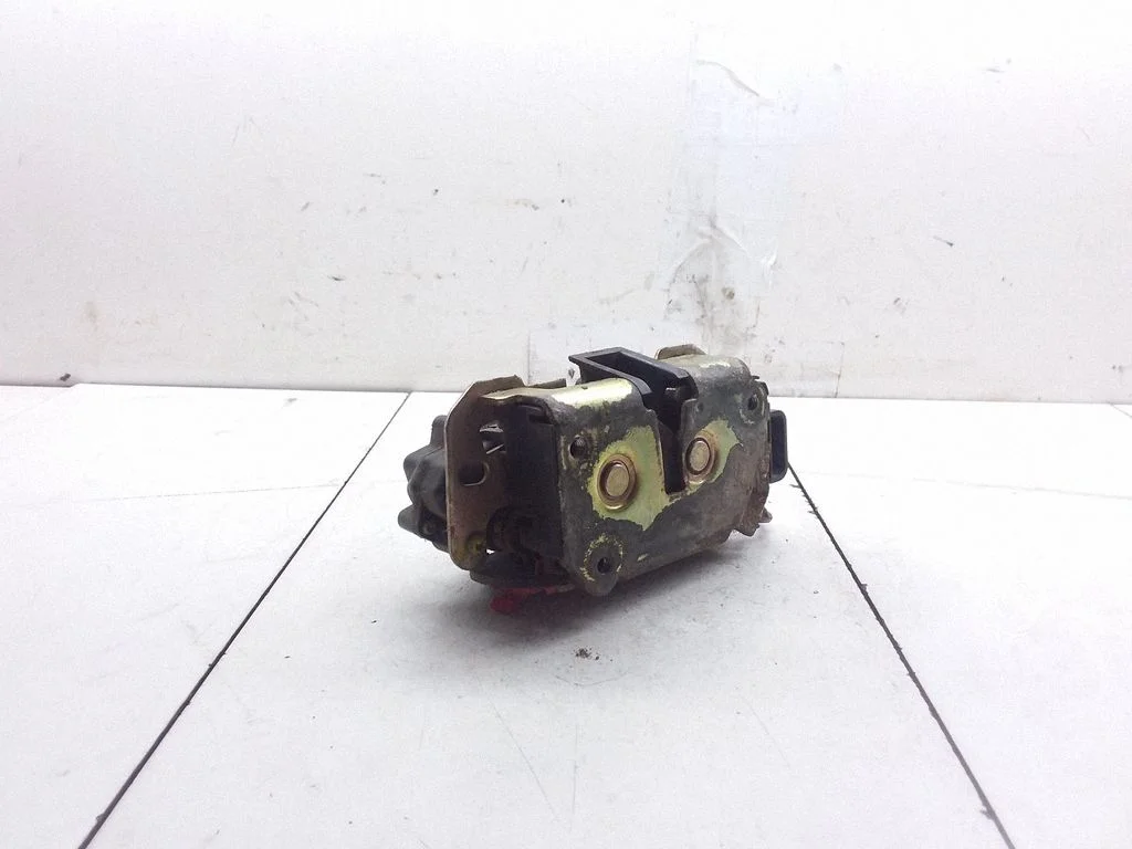 Tailgate/trunk/boot lock/catch/latch 678AA