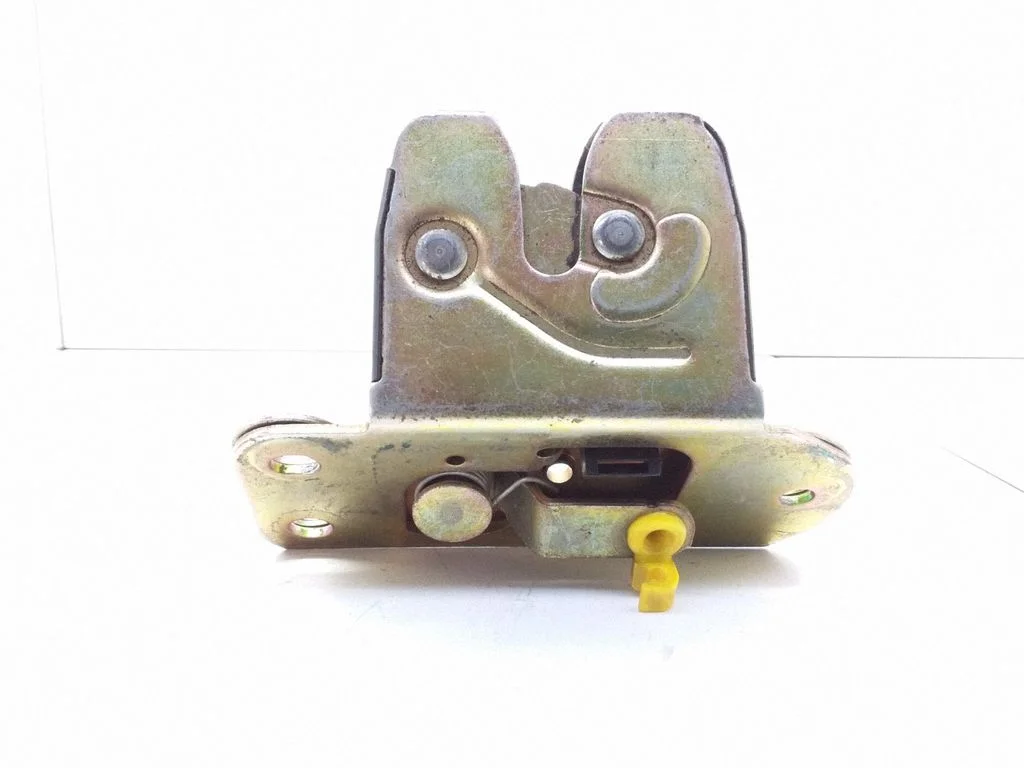 Tailgate/trunk/boot lock/catch/latch – Mitsubishi Carisma (1996-1999)