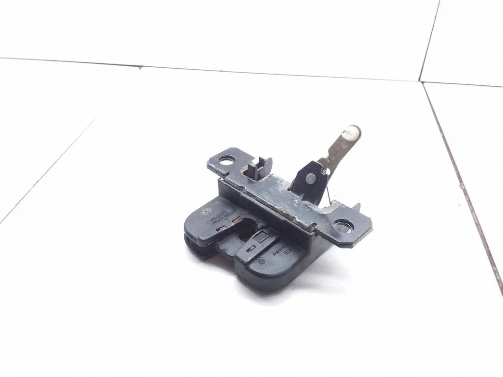 Tailgate/trunk/boot lock/catch/latch – Volkswagen Golf IV (1998-2005)