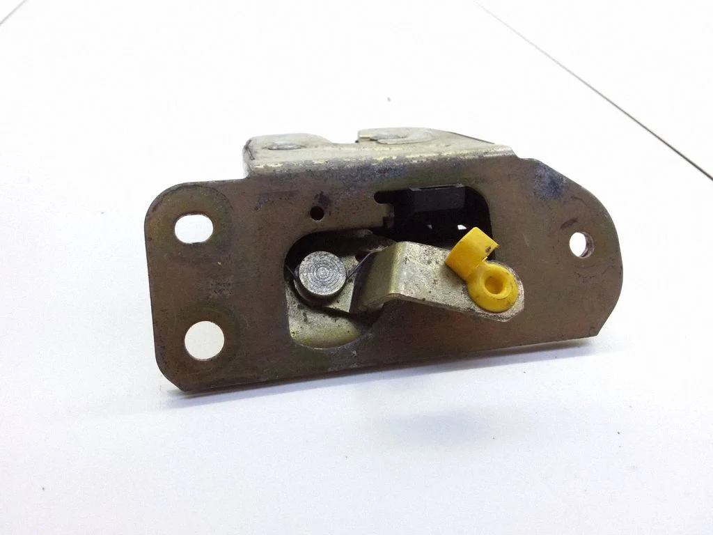 Tailgate/trunk/boot lock/catch/latch – Mitsubishi Carisma (1996-1999)