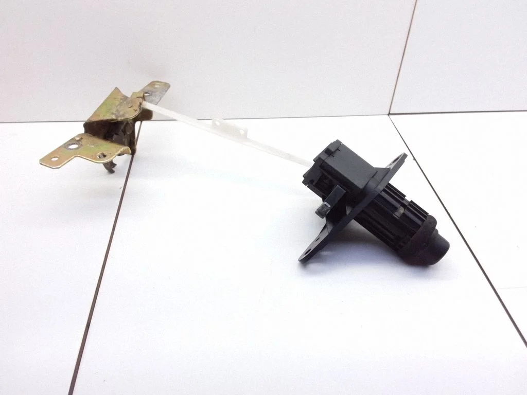 Tailgate/trunk/boot lock/catch/latch